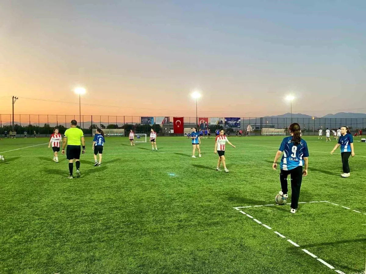 2-sokaklar-bizim-5×5-futbol-genclik-kupasi-bolge-finalleri-aydinda-basladi-AkBZVEf2.jpg