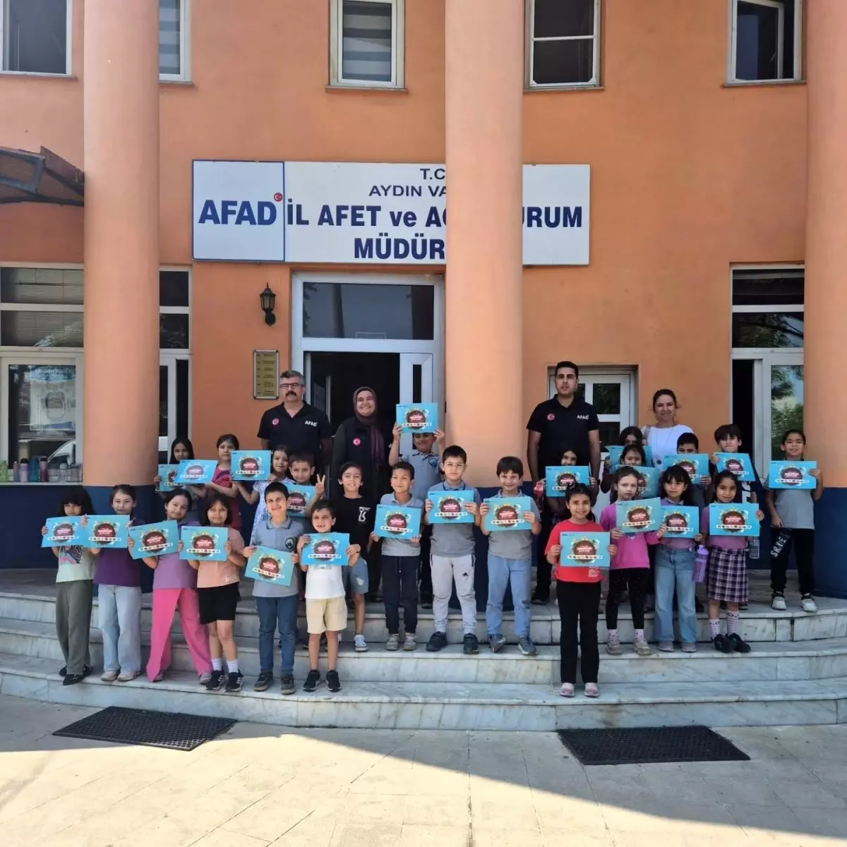 afad-aydin-il-mudurlugu-minik-ogrencileri-agirladi-KfN3uCyi.jpg