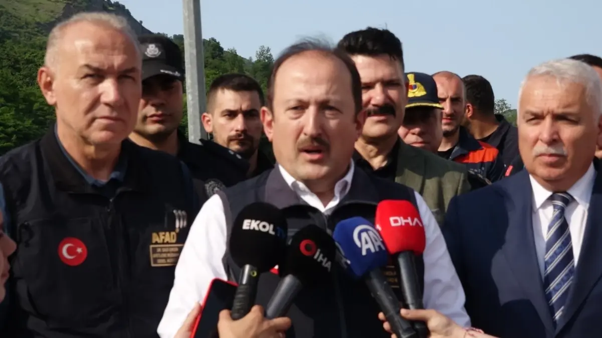 afad-baskani-pehlivan-sel-calismalarini-inceledi-F5rBjI24.jpg