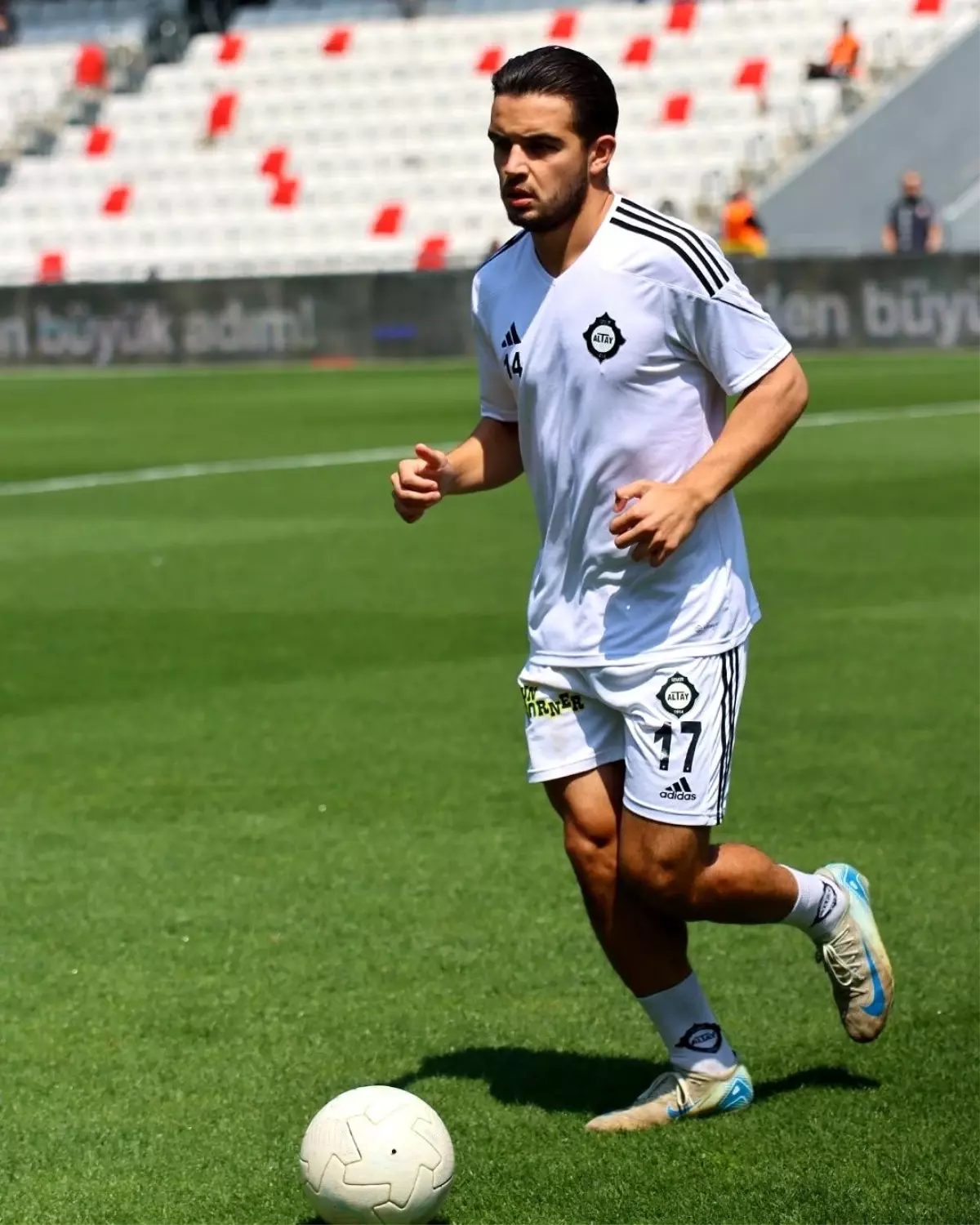 altay-emre-tangeldi-ile-profesyonel-kontrat-imzalamakta-zorlaniyor-6cgafdsX.jpg
