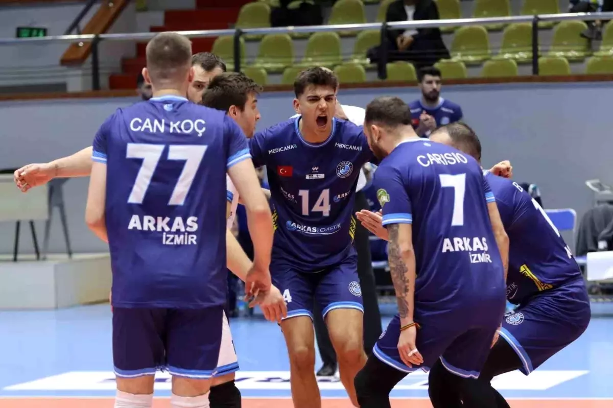 arkas-spor-5-oyuncusuyla-yollarini-ayirdi-wlePldHH.jpg