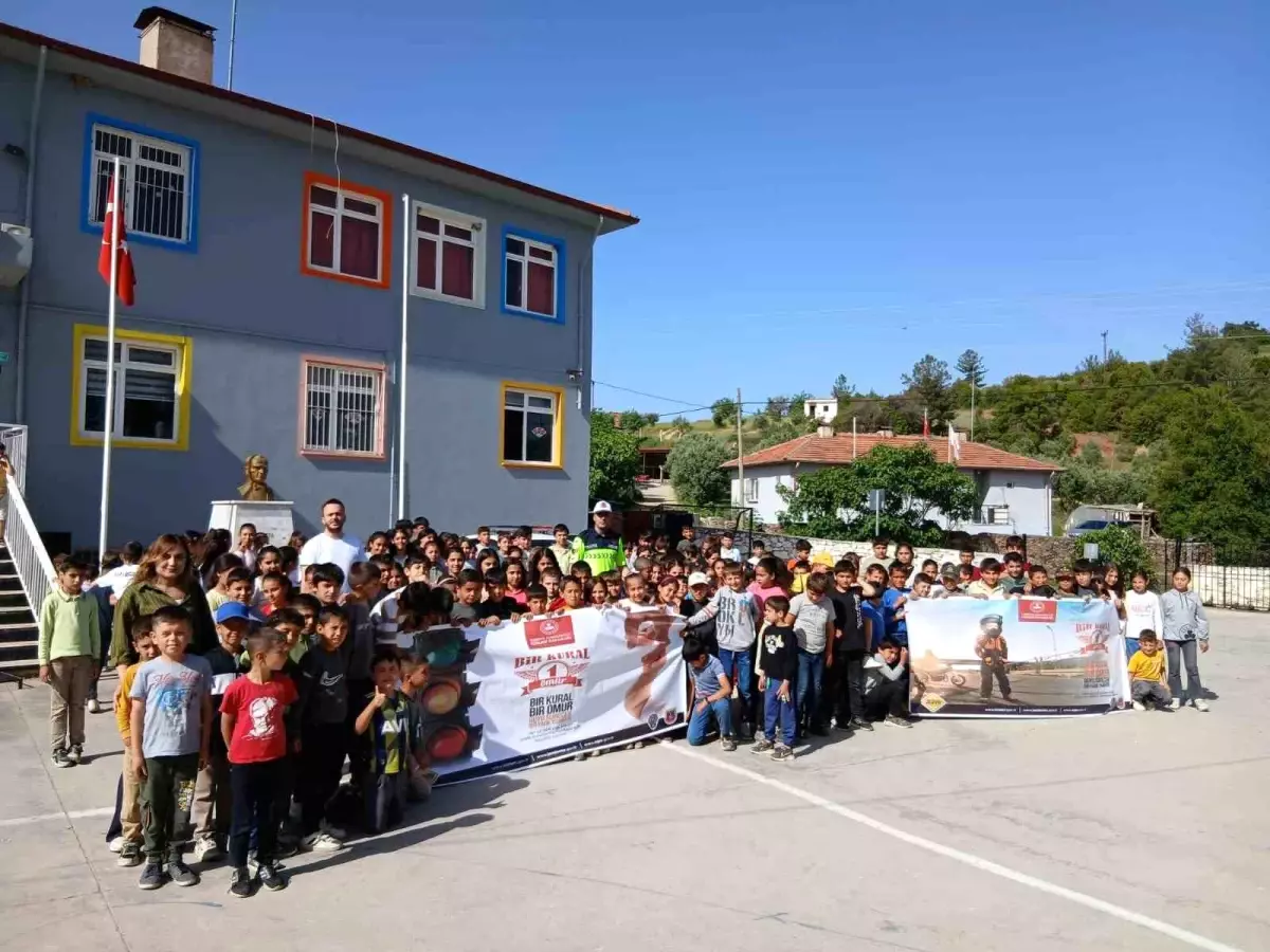 aydinda-5-bin-ogrenciye-trafik-egitimi-UJWu1fSH.jpg