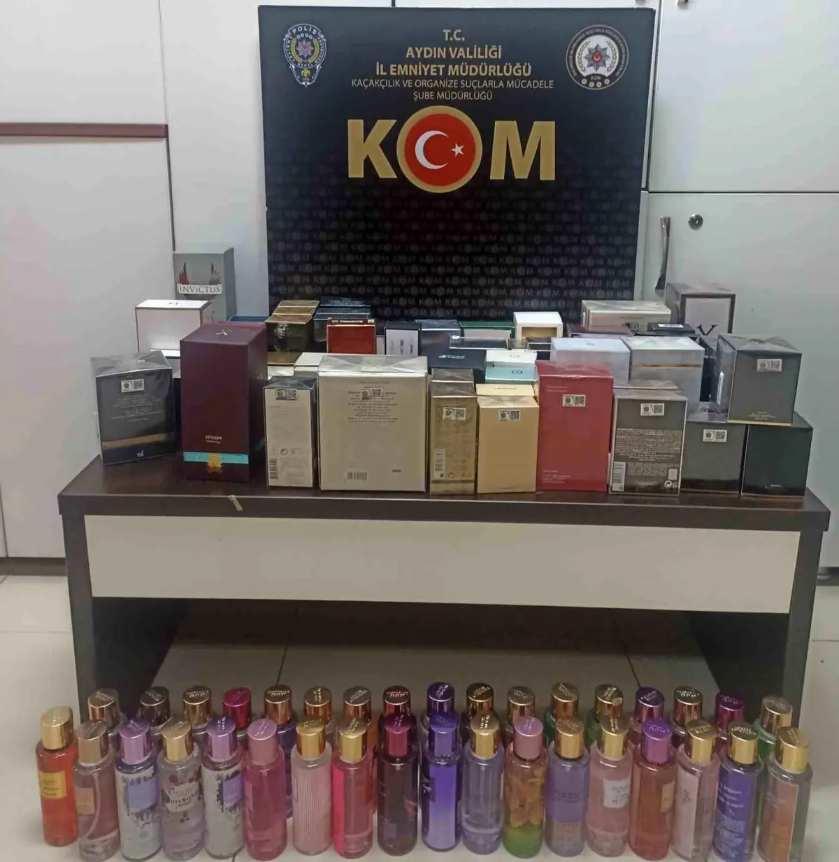 aydinda-kacak-parfum-operasyonu-100-sise-ele-gecirildi-Ez654uGG.jpg