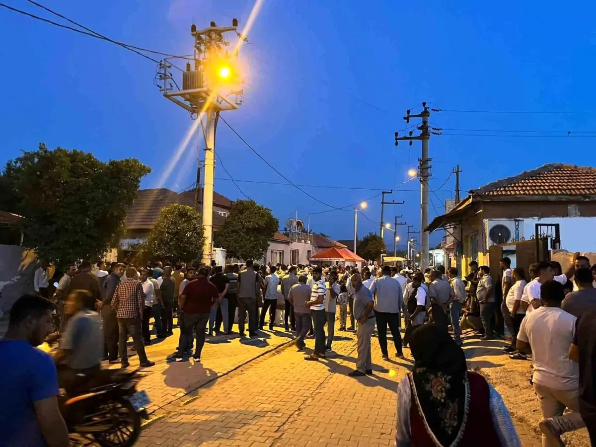 aydinda-kamyonet-ile-motosikletin-carpismasi-1-meyyit-2-yarali-CmTTEUyT.jpg