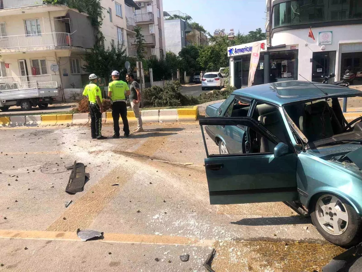 aydinda-tofas-arabasi-agaca-carpti-3-yarali-j1Rg1zUh.jpg
