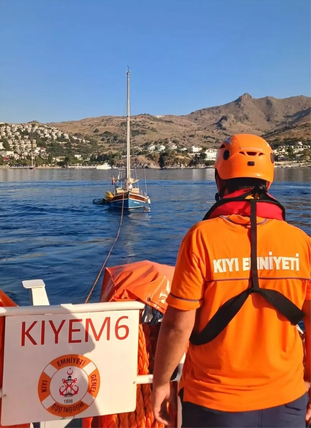 bodrum-aciklarinda-suruklenen-teknedeki-iki-kisi-kurtarildi-iIgjhKPc.jpg