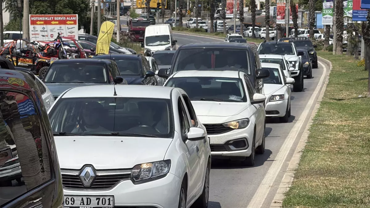 bodrumda-bayram-donusu-15-bin-arac-yola-cikti-rFl3cekR.jpg