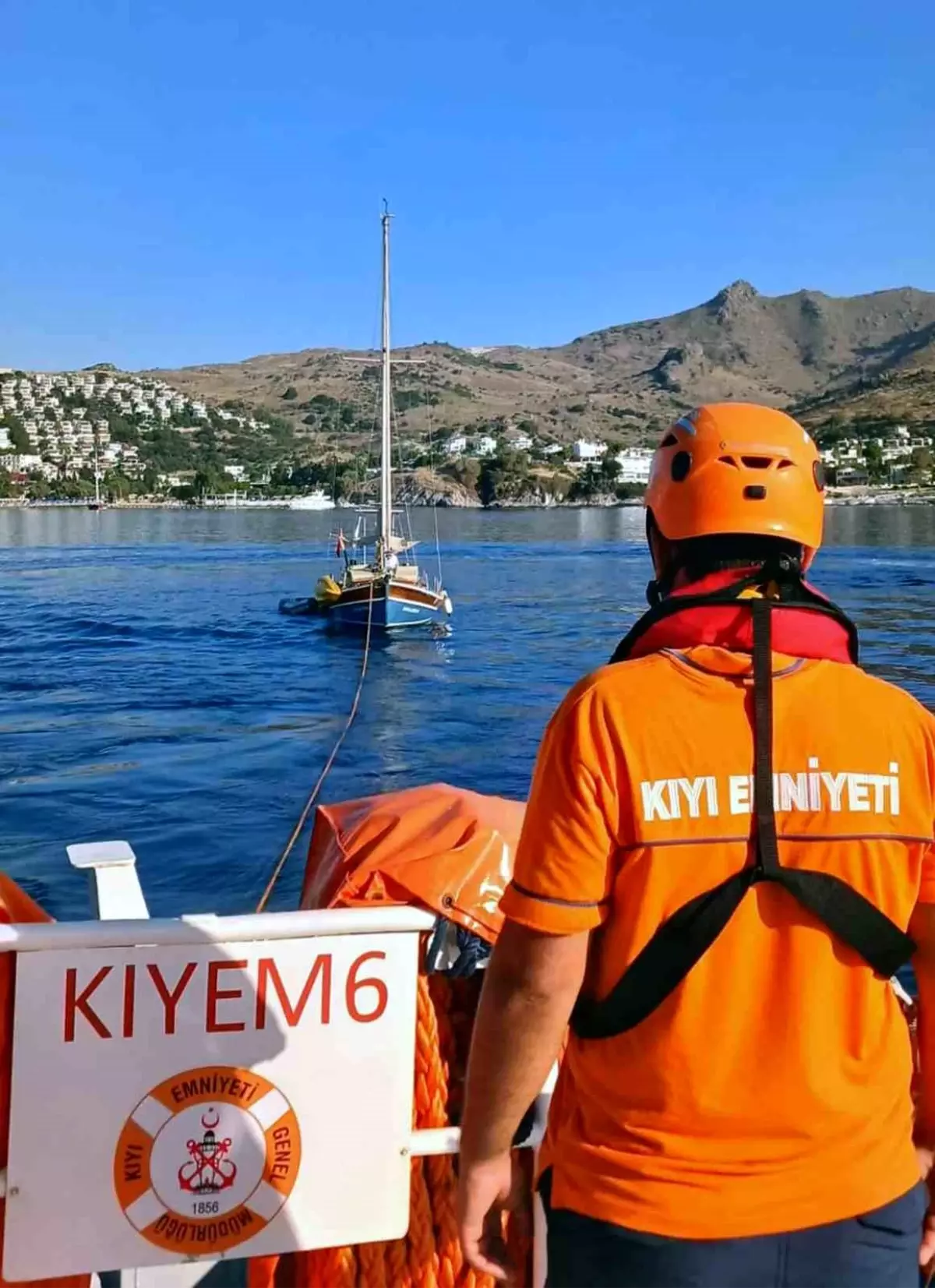 bodrumda-suruklenen-tekne-kurtarildi-scEddaUE.jpg