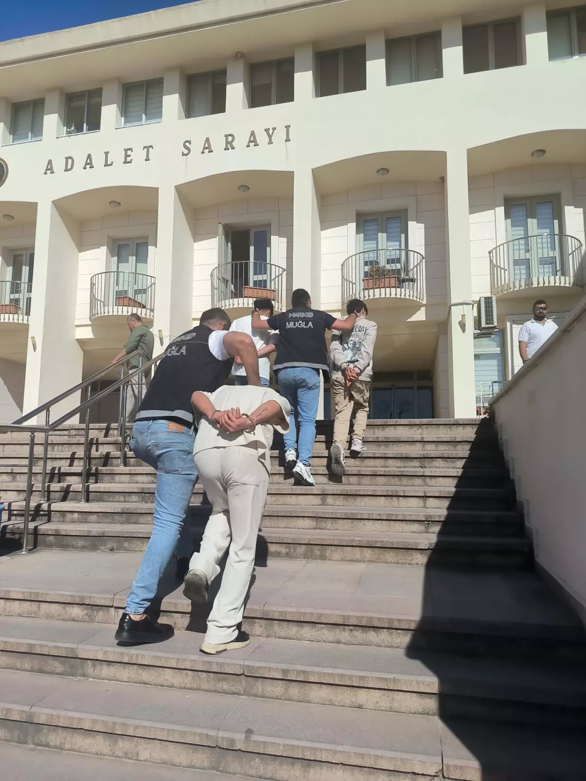 bodrumda-uyusturucu-operasyonu-1-kilodan-fazla-skunk-ele-gecirildi-5wTIAJf2.jpg