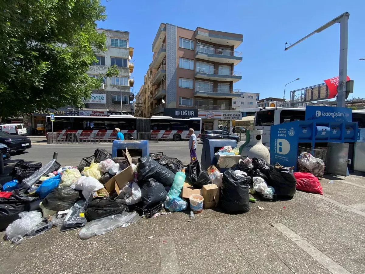 bucada-grev-sebebiyle-copler-toplanmiyor-sokaklar-yiginlarla-dolu-i3tn2r3Z.jpg