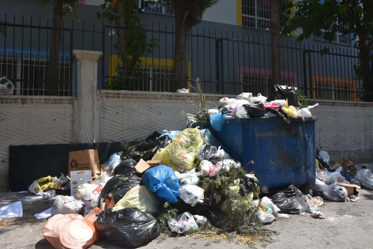 bucadaki-grev-4-gununde-copler-birikti-dd11V16m.jpg