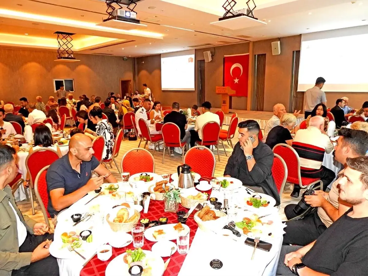 cesme-kaymakami-maraslidan-bayramda-manali-bulusma-84QrHYTs.jpg