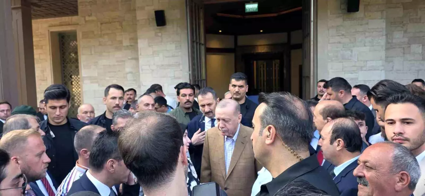 cumhurbaskani-erdogan-bayram-namazini-marmaris-okluk-millet-camiinde-kildi-CxQpcC2y.jpg