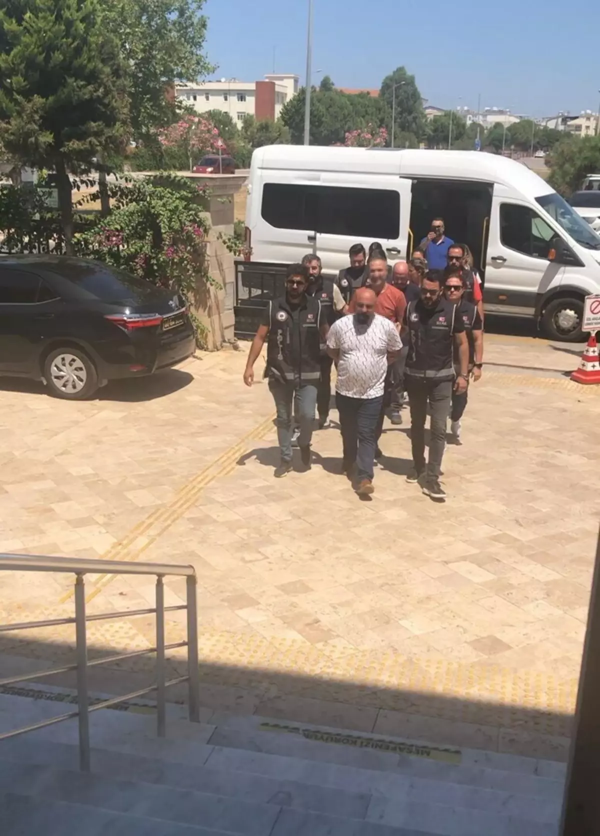 didim-belediyesinde-usulsuzluk-teziyle-4-tutuklama-IHwc3wC6.jpg