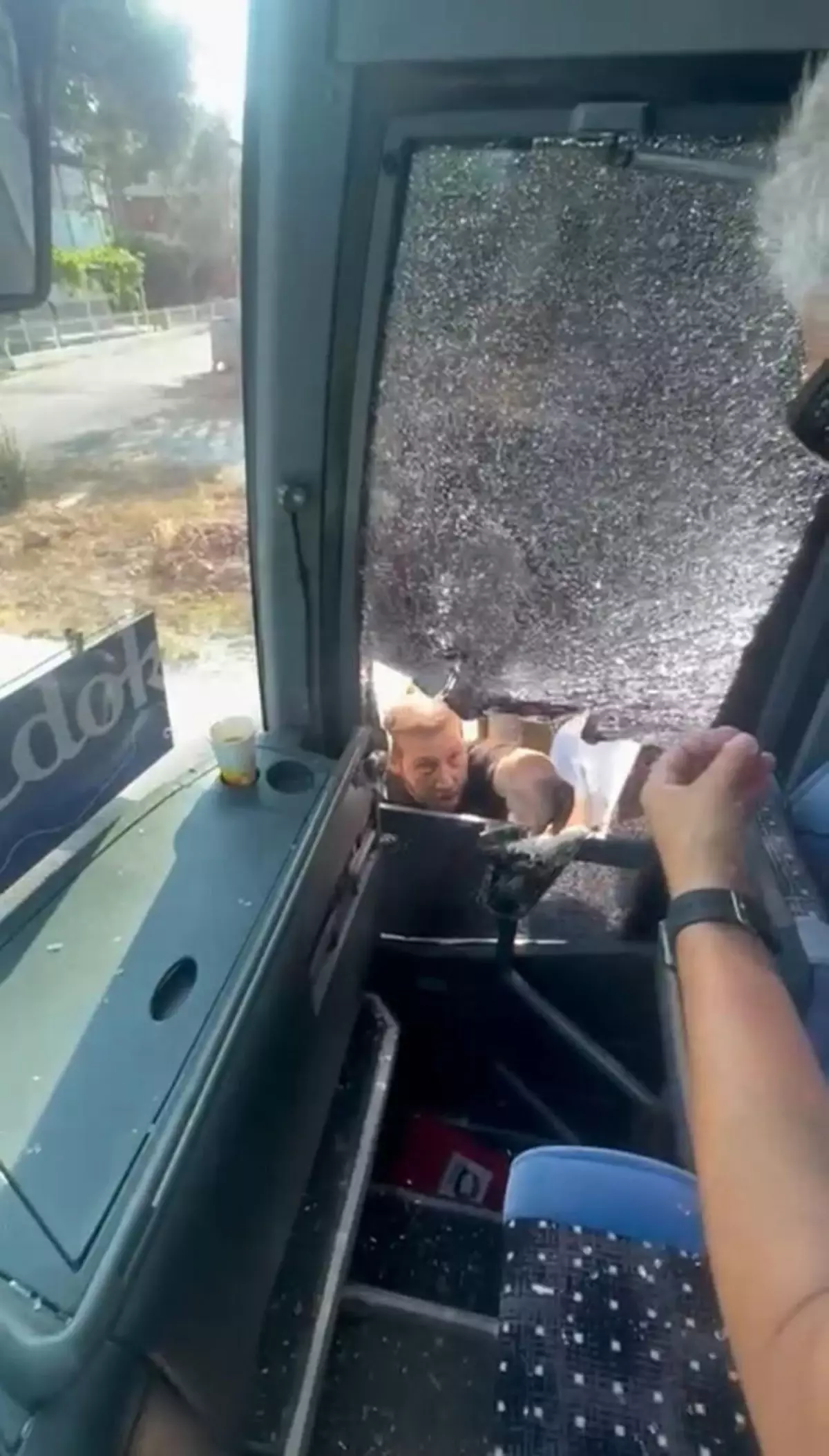 didimde-cesit-otobusu-surucusune-atak-5-kisi-tutuklandi-IKBFnvGr.jpg