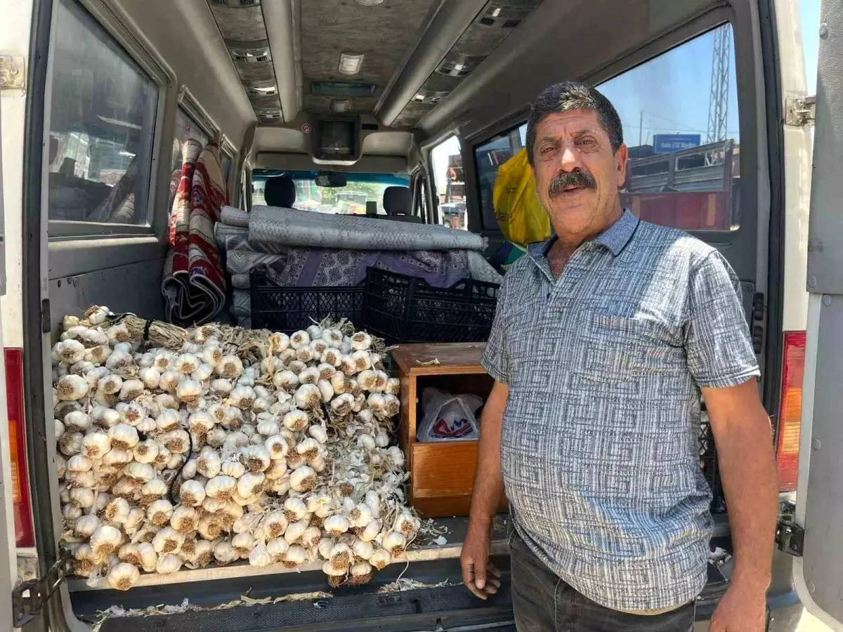 egede-minibusuyle-satis-yapan-esnaf-ali-can-helalinden-ekmek-paramizi-kazaniyoruz-pJdw6SmF.jpg