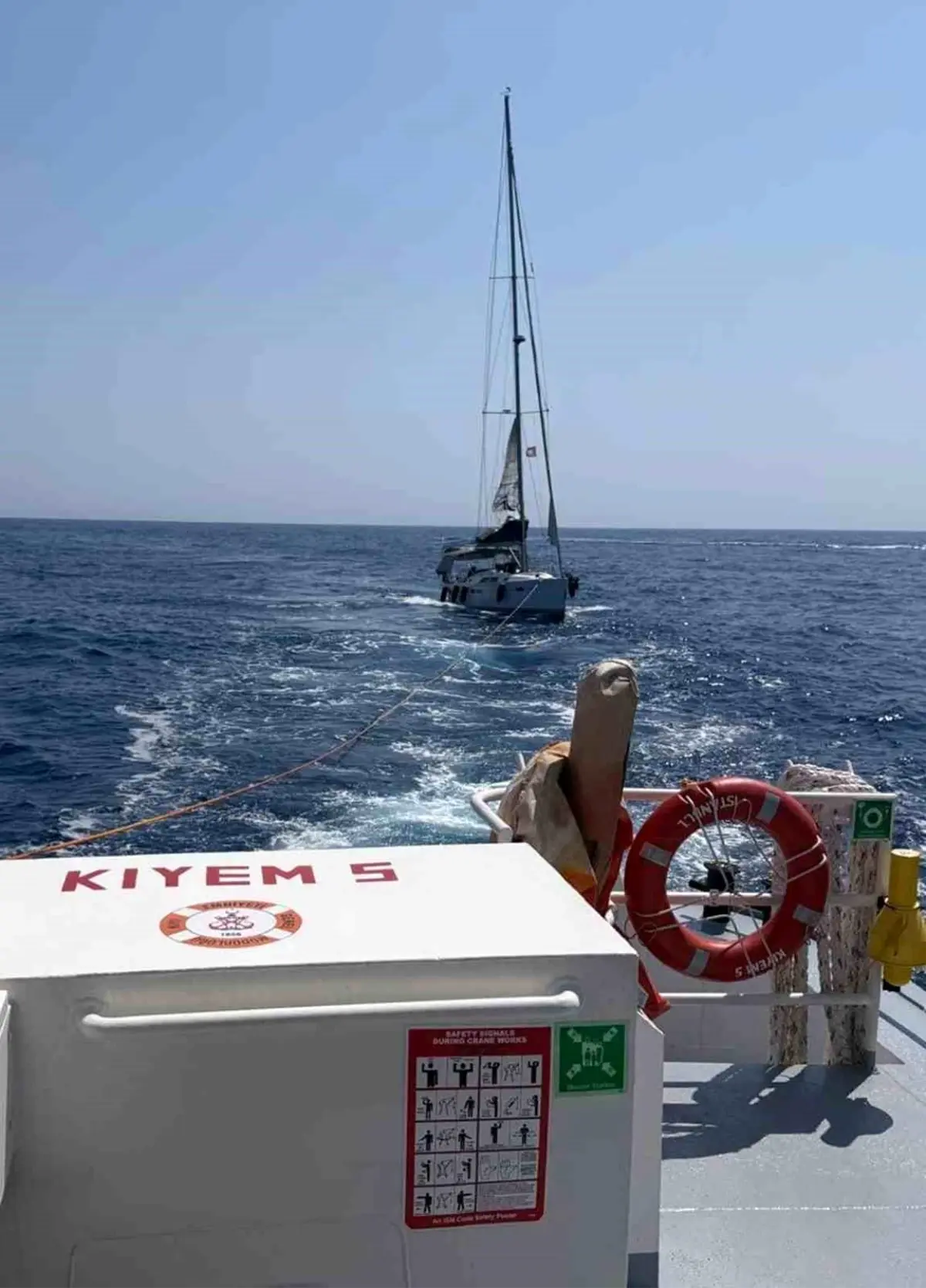 fethiye-aciklarinda-suruklenen-tekne-kurtarildi-MmNzjP4w.jpg