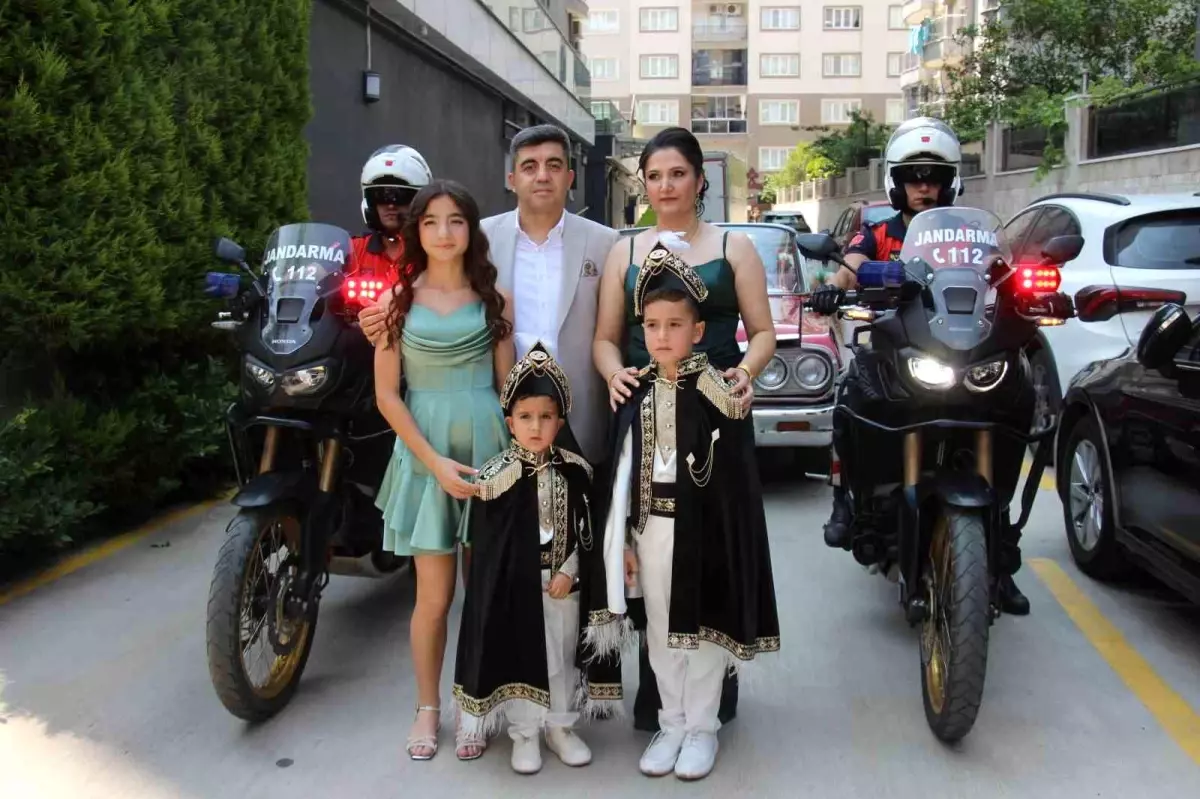 gazi-astsubay-ferhat-akgul-sunnet-dugununu-jandarmanin-yil-donumunde-kutladi-74KVuIiQ.jpg