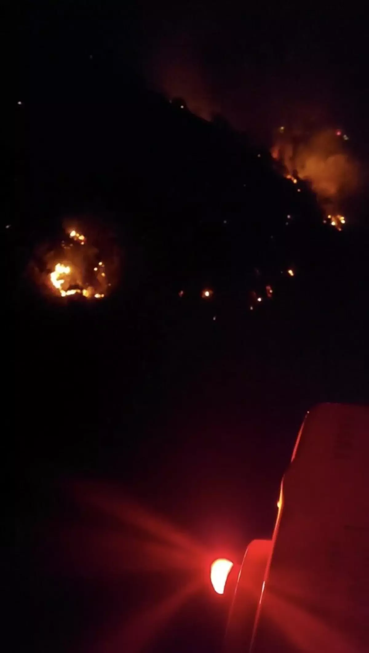 gece-goruslu-helikopterler-orman-yanginina-mudahale-ediyor-jE4OVcOu.jpg