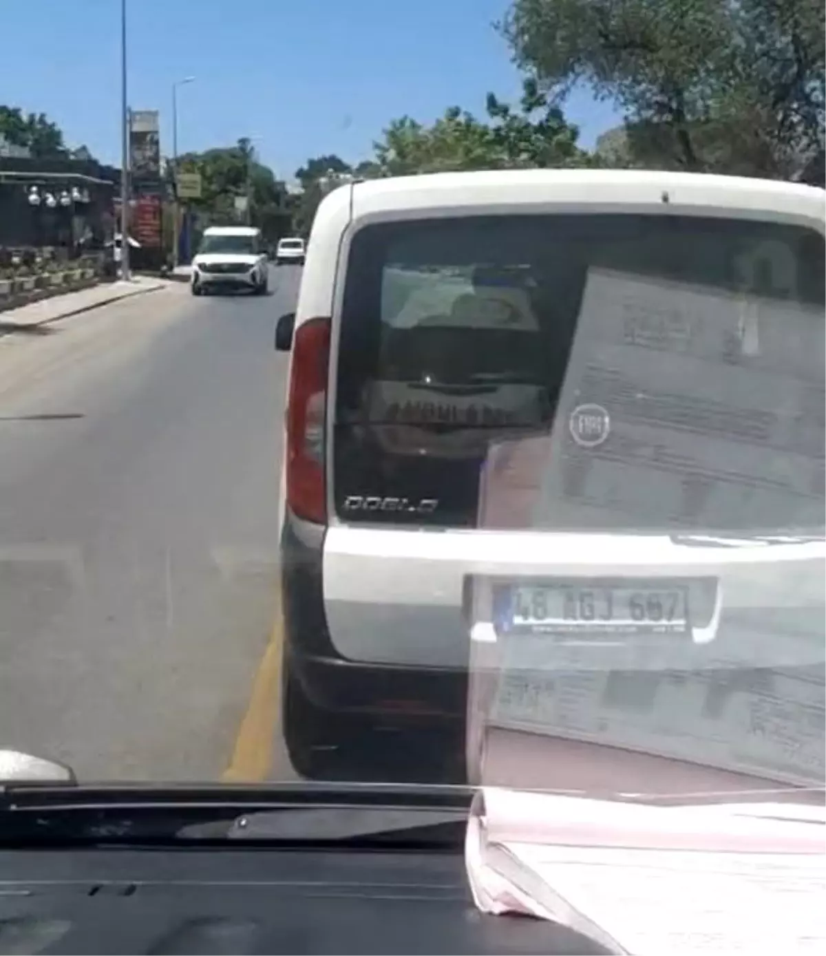 hasta-tasiyan-ambulansa-yol-vermeyen-sofor-gozaltina-alindi-vXLQAe41.jpg