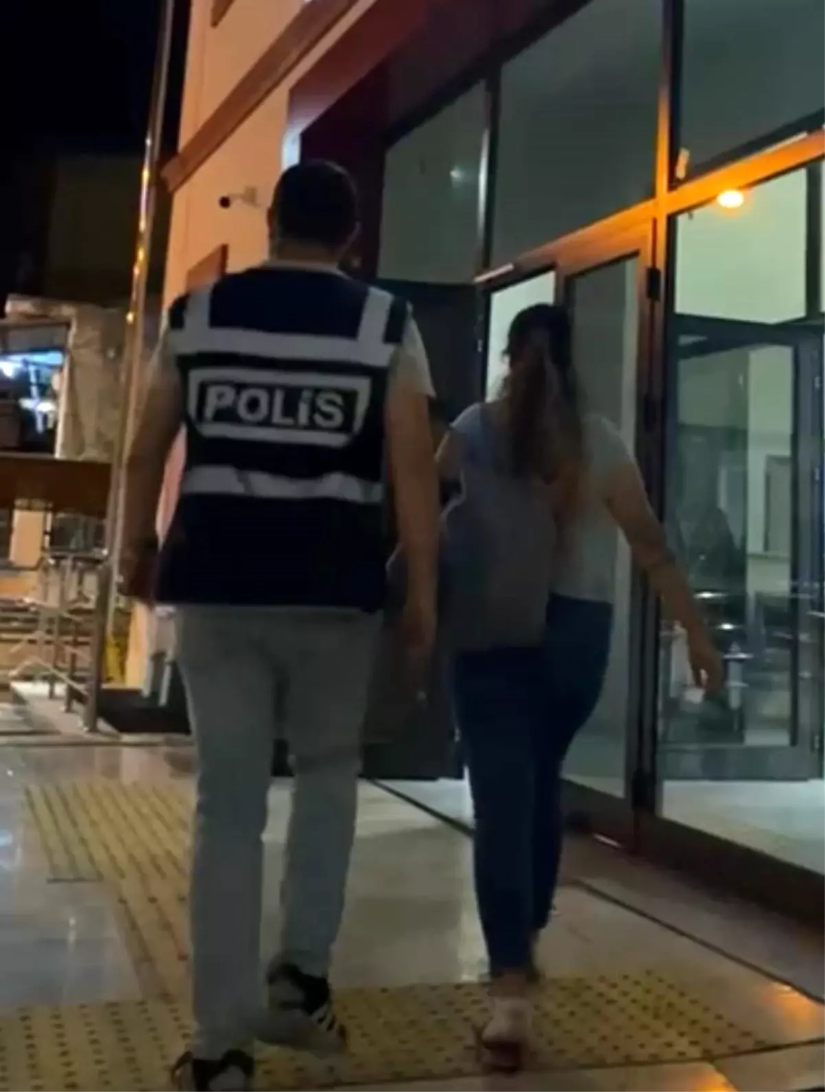 izmirde-aranan-iki-hukumlu-yakalandi-u2O8pL7Z.jpg