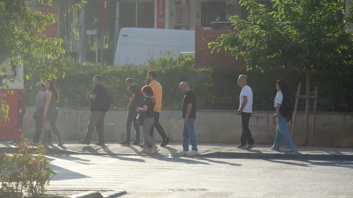 izmirde-grev-7-gununde-otobus-seferlerinde-aksakliklar-yasaniyor-gG4ZtnhQ.jpg