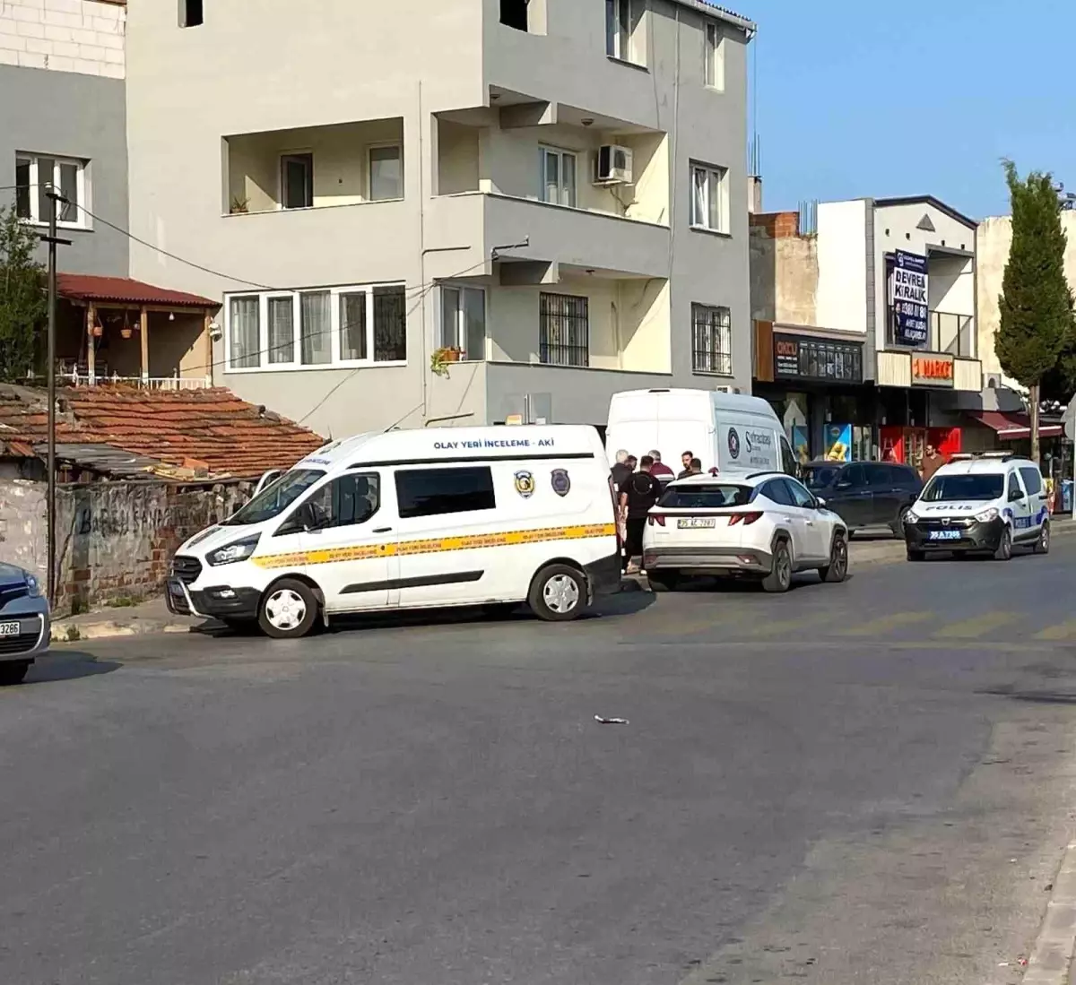 izmirde-komsu-arbedesi-kanli-bitti-kari-koca-yaralandi-zddxSRAu.jpg