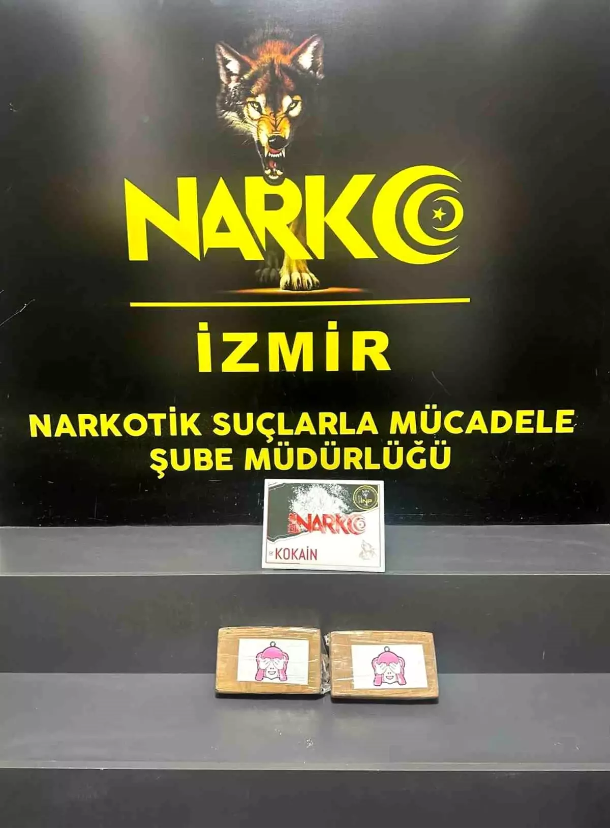 izmirde-narkotik-operasyonu-2-kilo-300-gram-kokain-ele-gecirildi-AWY8RHnD.jpg