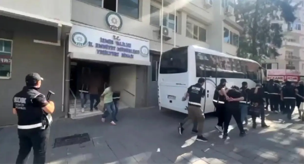 izmirde-silahli-hata-orgutune-baskin-17-kisi-tutuklandi-qsxrppTW.jpg