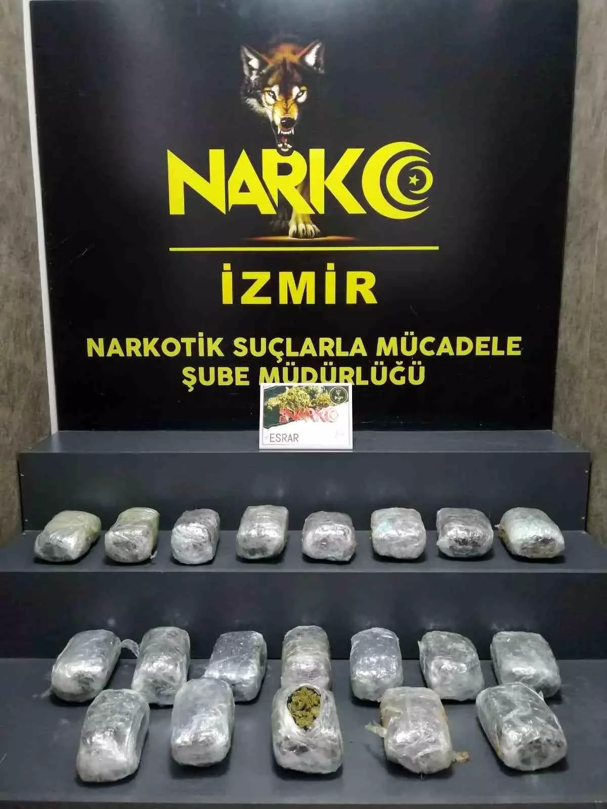 izmirde-uyusturucu-baskini-11-kilo-skunk-esrar-ele-gecirildi-1btQgJWb.jpg