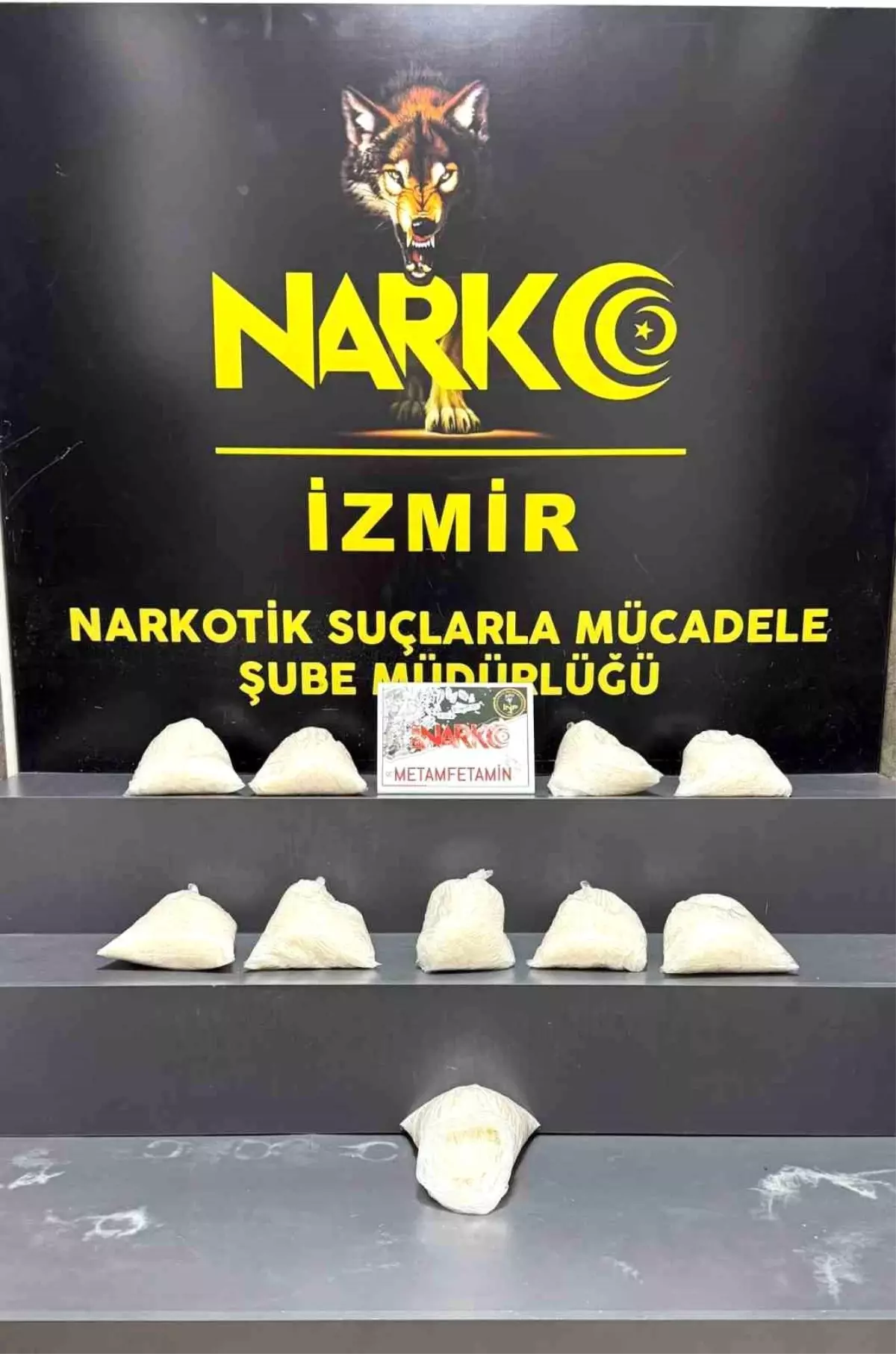 izmirde-uyusturucu-operasyonu-10-kilo-metamfetamin-ele-gecirildi-dz3fR4F3.jpg
