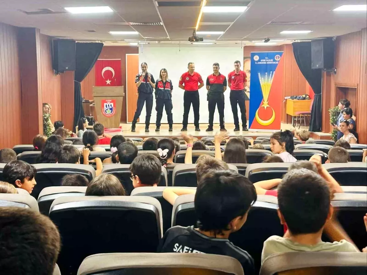 jandarma-ogrencilere-meslek-tanitimi-ve-farkindalik-semineri-duzenledi-9vuCmUK5.jpg