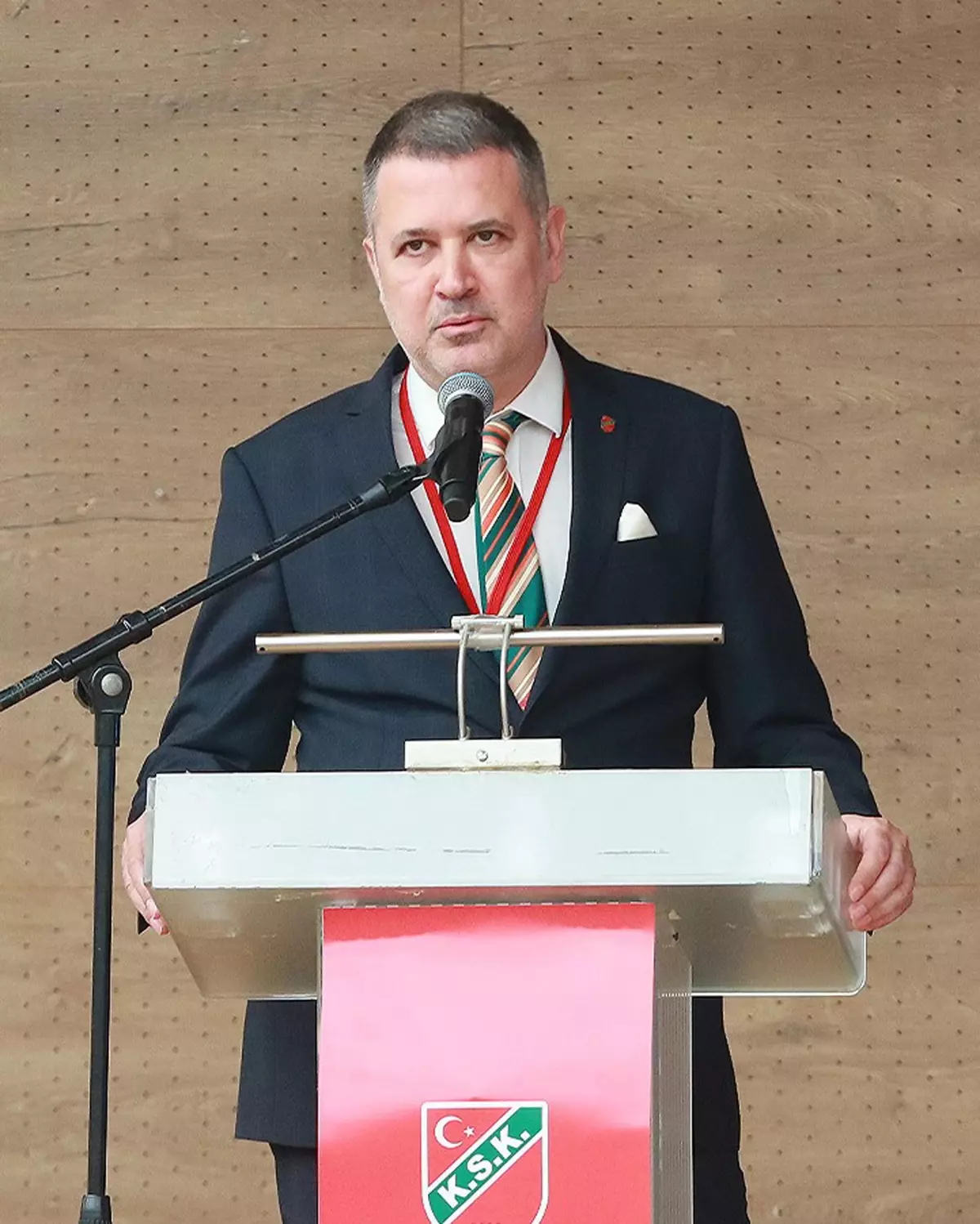 karsiyaka-spor-kulubu-idare-kriziyle-karsi-karsiya-HWOh47N9.jpg