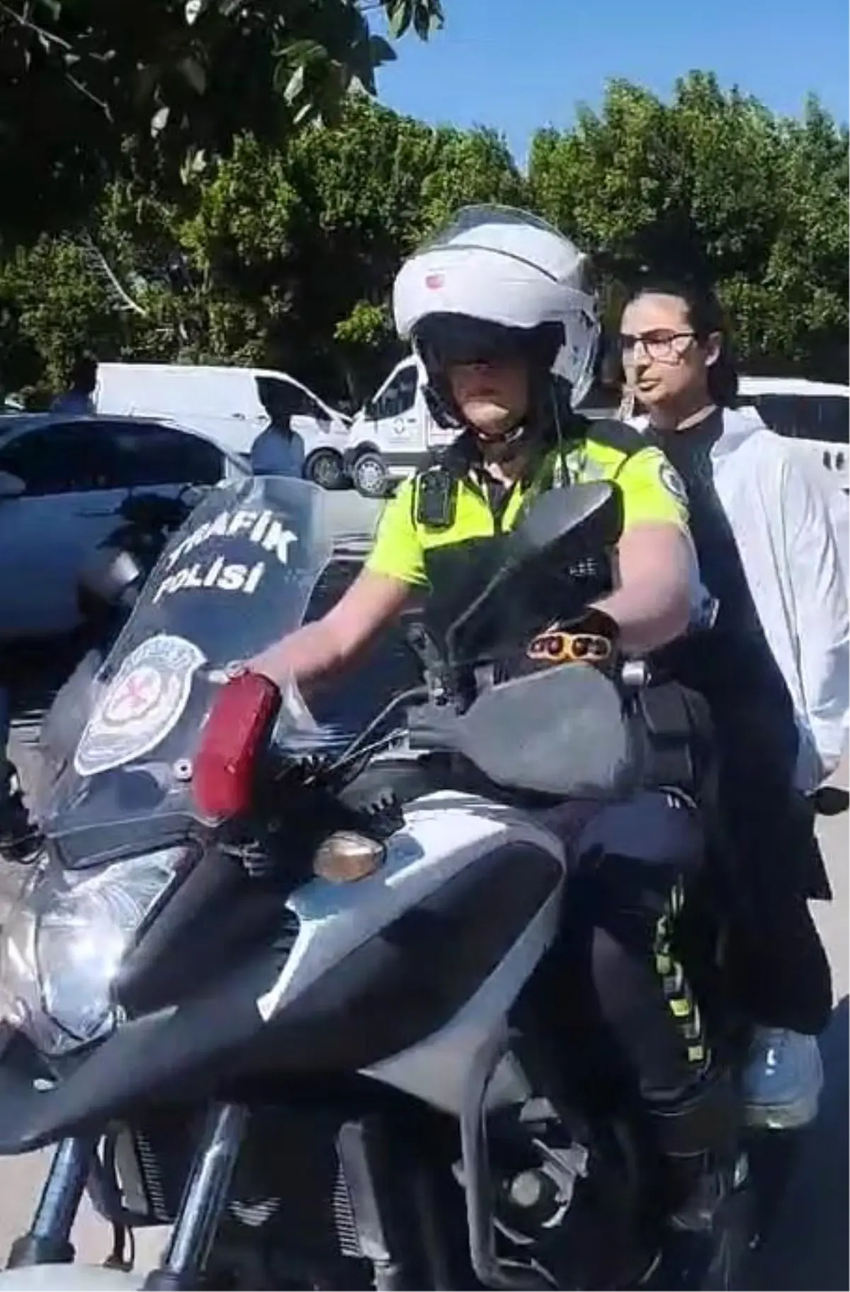 kimligini-unutan-ogrenciye-polis-yetisti-imtihana-dakikalar-kala-girebildi-h9yfpQwk.jpg
