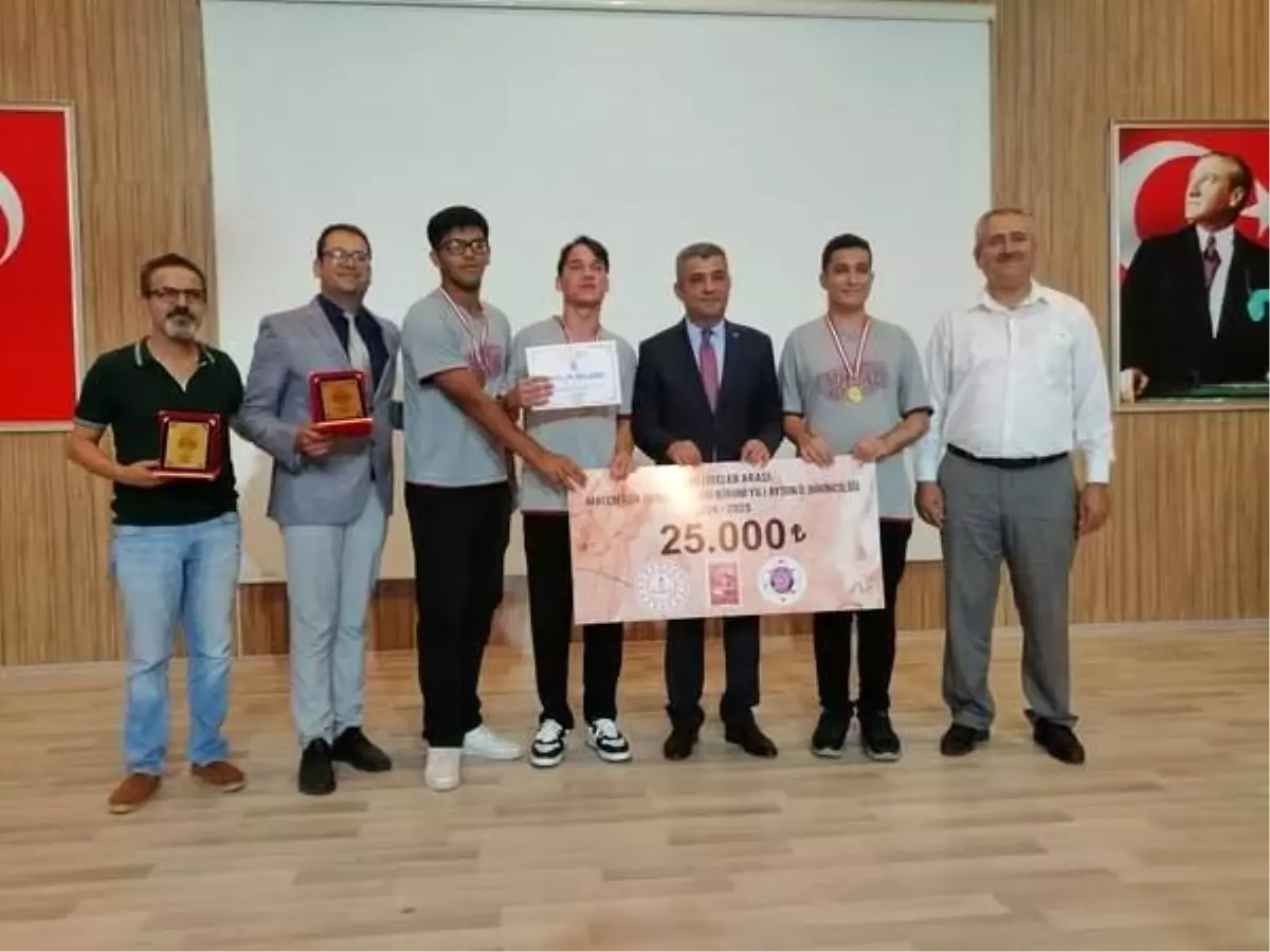 kusadasi-makbule-hasan-ucar-anadolu-lisesi-matematik-olimpiyatlarinda-vilayet-birincisi-oldu-2UcXNJkm.jpg