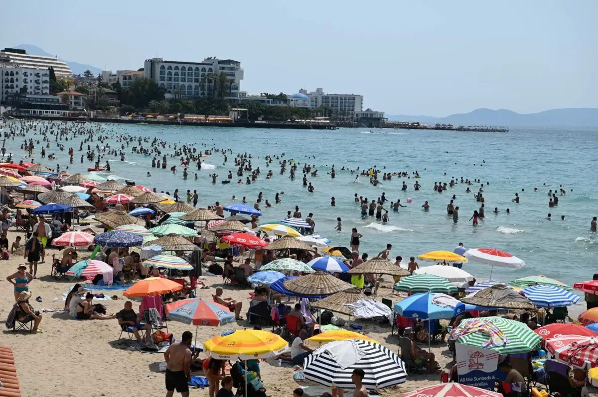 kusadasi-plajlari-kurban-bayraminda-dolup-tasti-LP4z4O3l.jpg