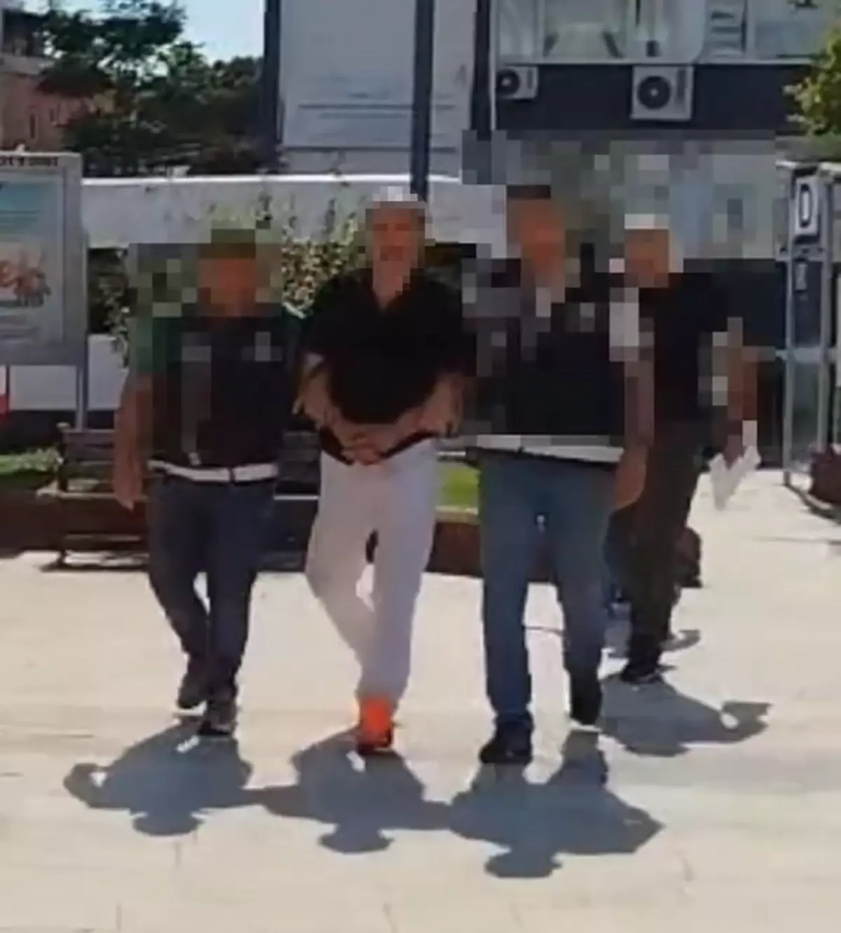 mahpus-cezasiyla-aranan-sahis-polis-operasyonuyla-yakalandi-BXJyzbBh.jpg