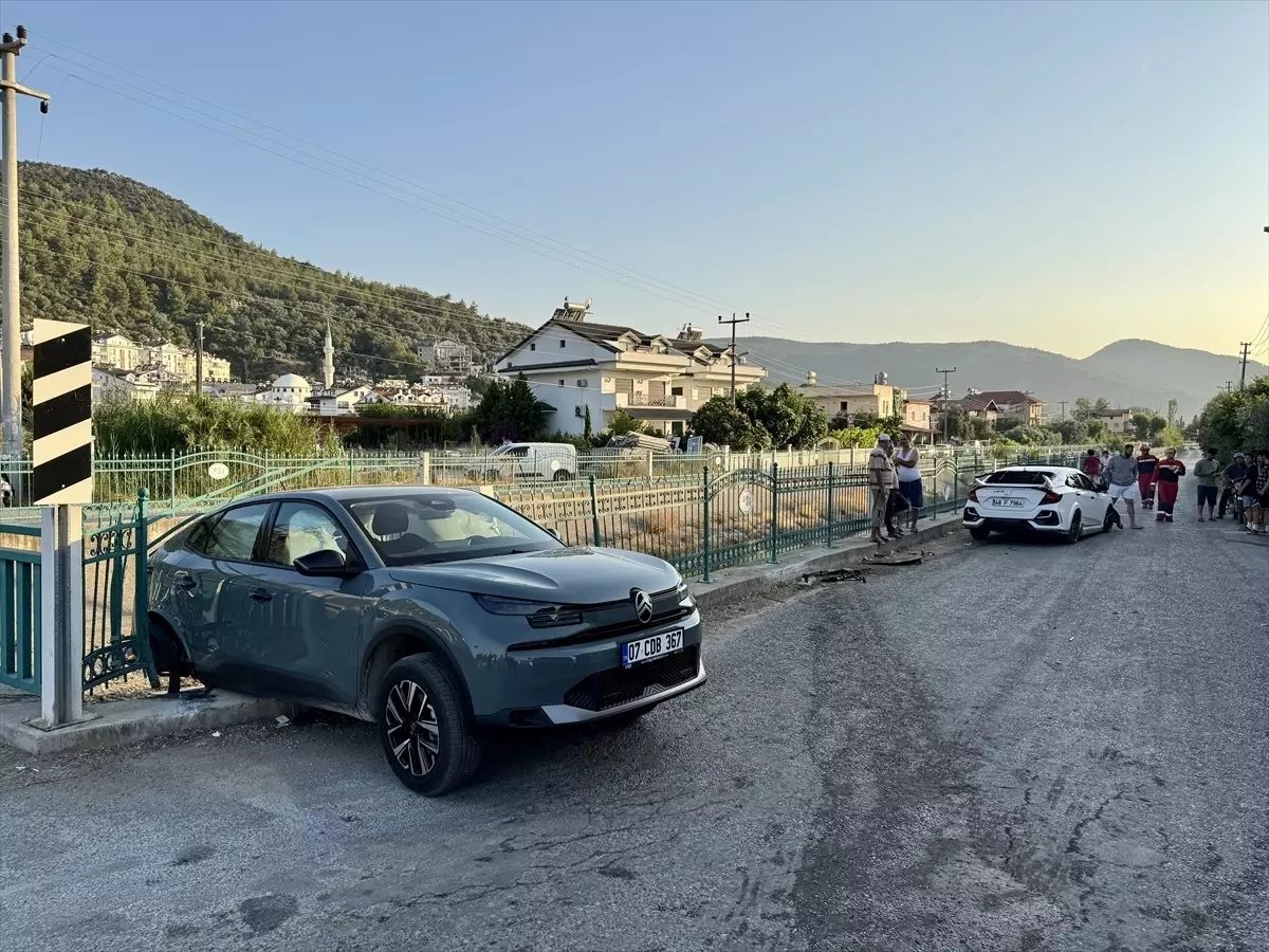 muglada-trafik-kazasi-3-yarali-vuXi1YZv.jpg