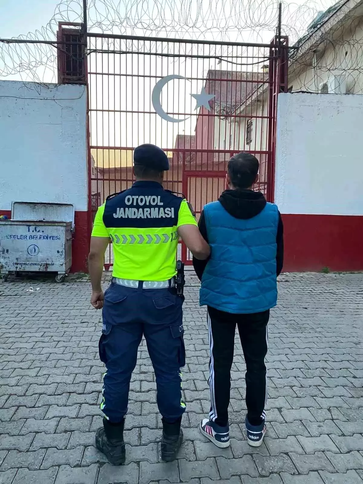 sistemsiz-gocmen-operasyonunda-hatali-sahis-tutuklandi-IETsiONg.jpg