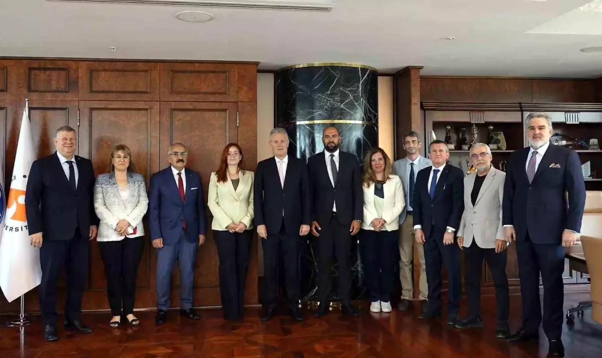 turkiye-satranc-federasyonundan-iztoya-ziyaret-nJyMKgF4.jpg