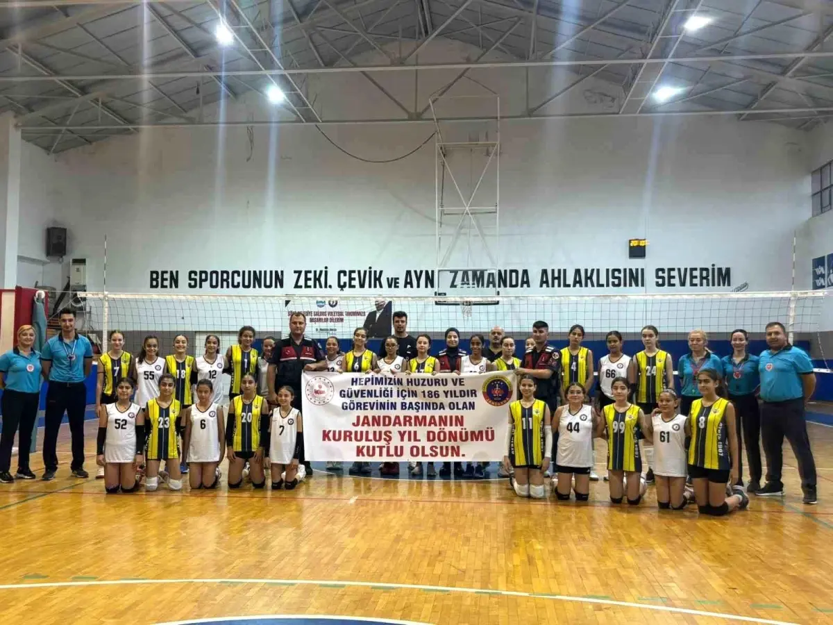 voleybolcular-jandarmanin-kurulus-yildonumunu-kutladi-6I2gH1Ma.jpg