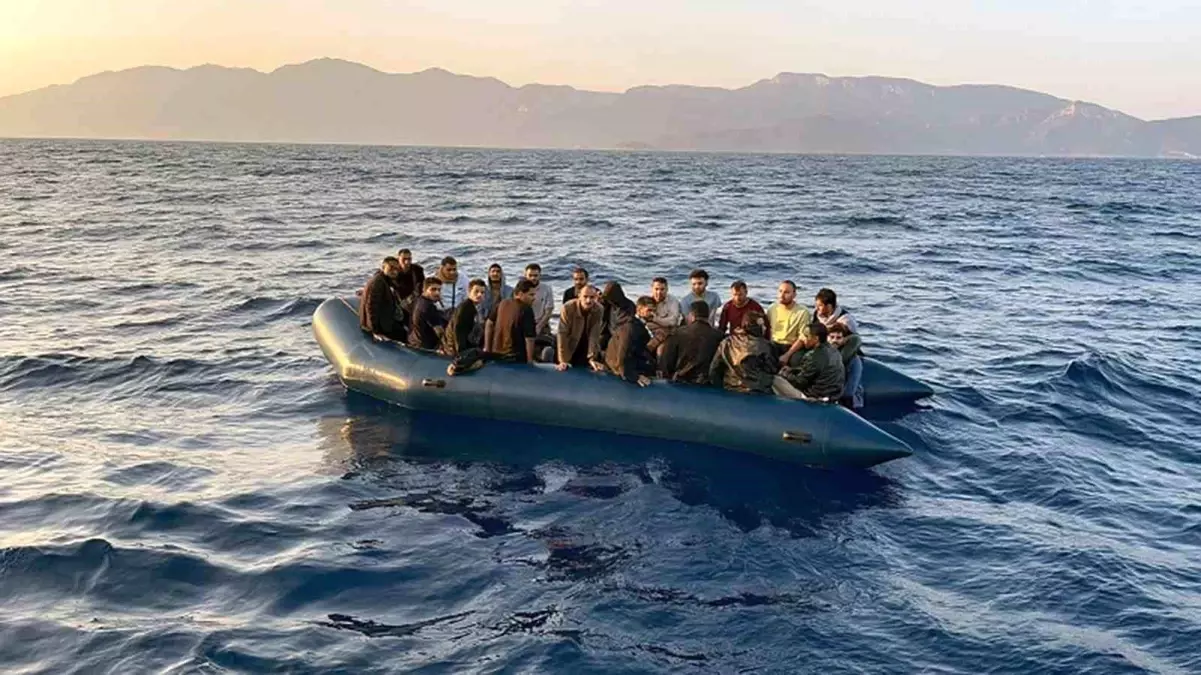 yunan-kiyi-guvenlik-ogeleri-tarafindan-turk-karasularina-itilen-21-sistemsiz-gocmen-kurtarildi-1WQG54uW.jpg