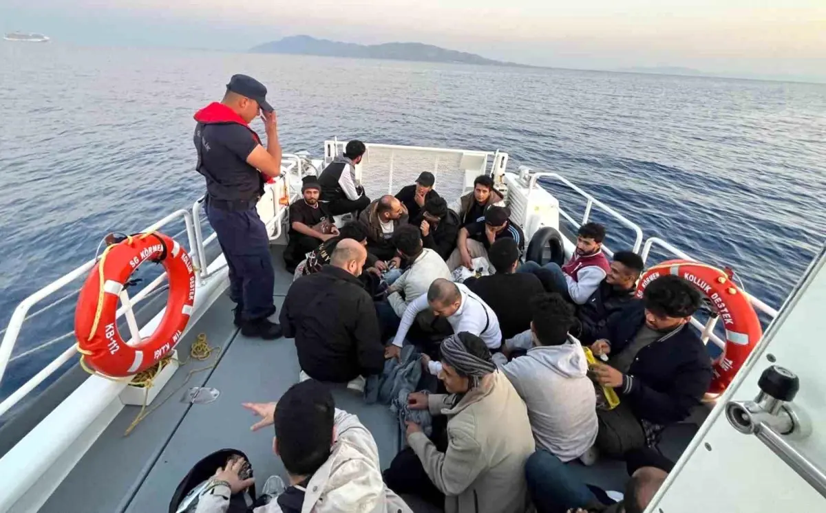 yunanistandan-turk-karasularina-iterilen-23-sistemsiz-gocmen-kurtarildi-DqRNI9Zt.jpg