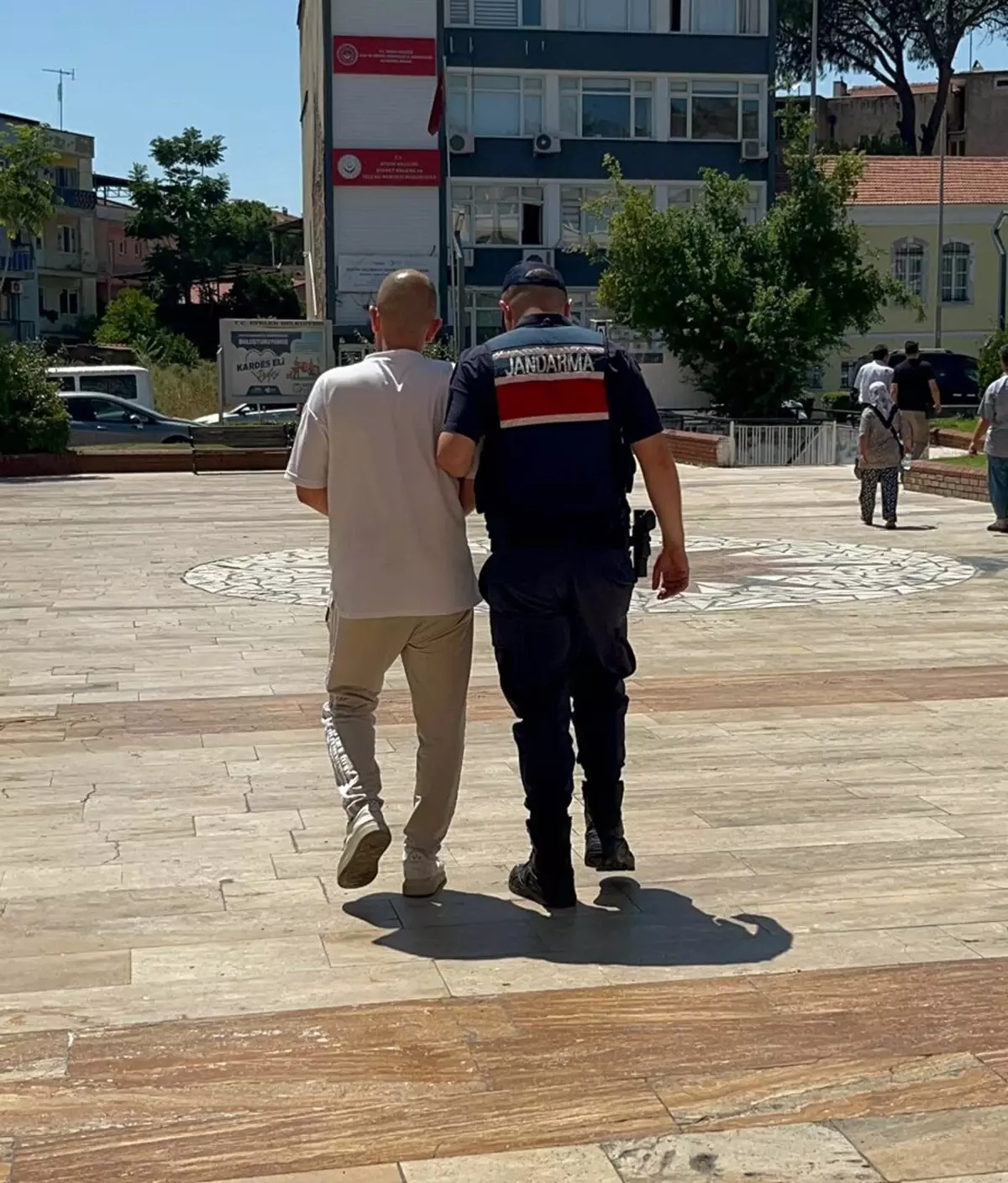aydinda-aile-ici-arbede-ogul-babayi-tufekle-yaraladi-lpzri2C2.jpg