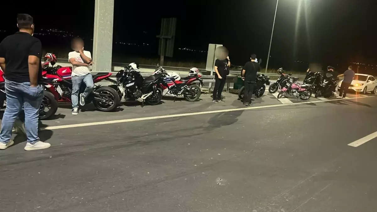 aydinda-motosikletli-akrobatlar-jandarmadan-kacamadi-8Ipr2dmq.jpg