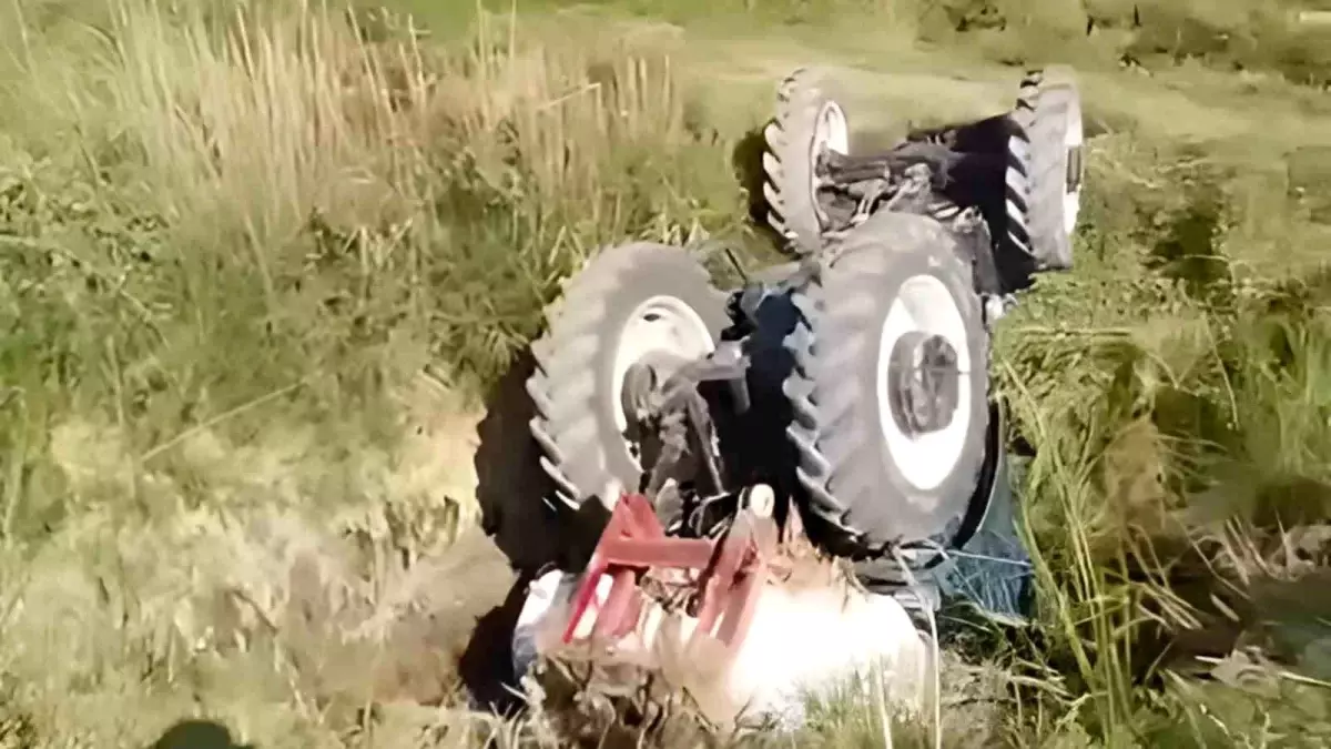 aydinda-traktor-sulama-kanalina-dustu-yarali-yok-IvkkjqKt.jpg