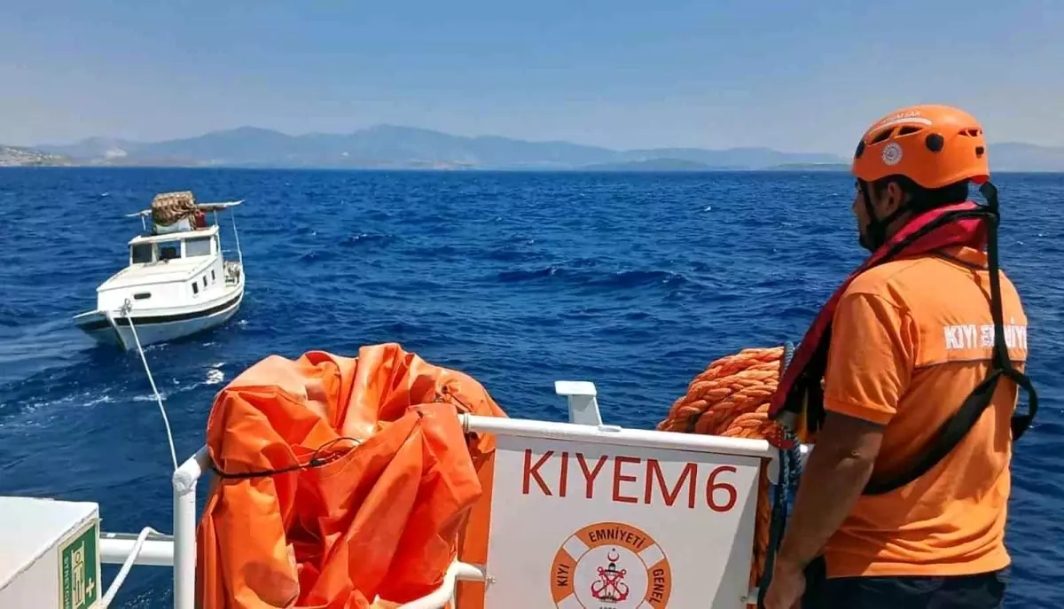 bodrum-aciklarinda-arizalanan-tekne-kurtarildi-1YDu7Cjs.jpg