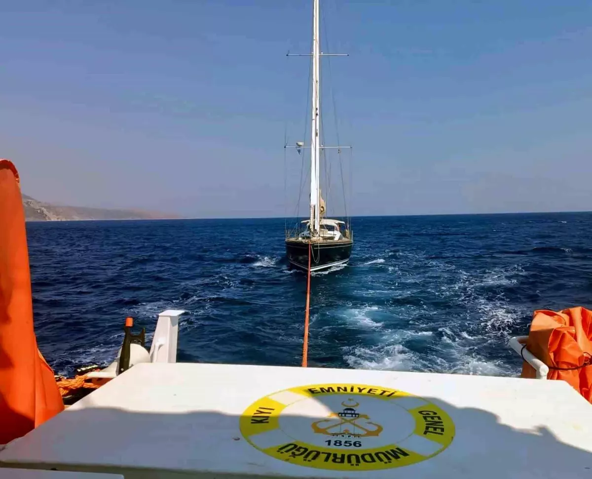 datca-aciklarinda-suruklenen-tekne-kurtarildi-IHT8gCbO.jpg