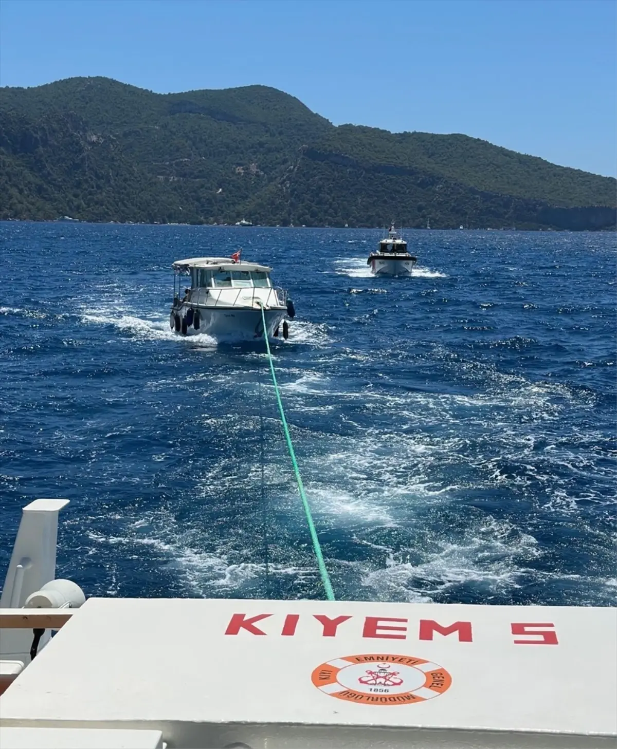 fethiye-aciklarindaki-suruklenen-tekne-kurtarildi-xYvTxuQB.jpg