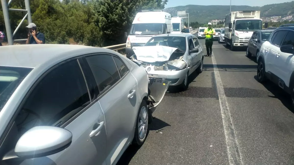 mentesede-trafik-kazasi-3-yarali-BzamyP8n.jpg